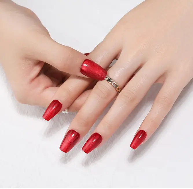 Uñas postizas rojas con brillo
